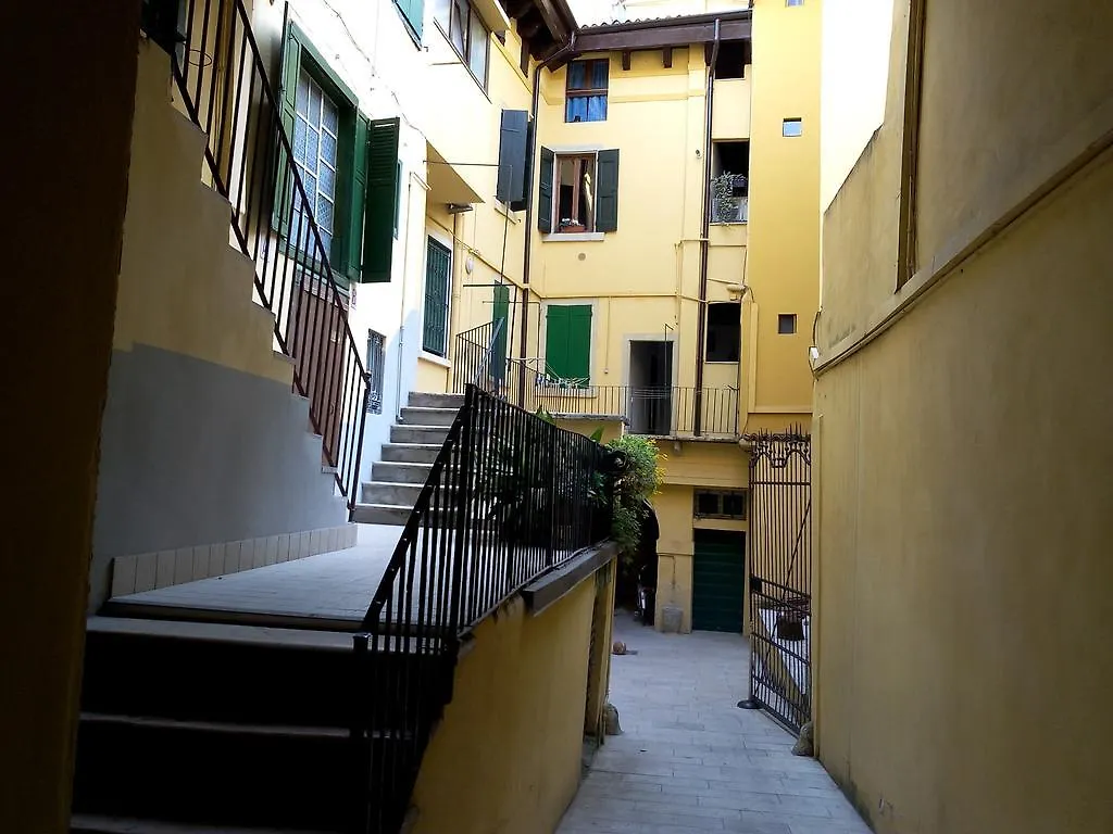 Hotel Ai Gabbiani Verona 0*,  Italia