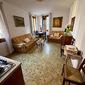 suites-at-residenza-de-l-osmarin.hotelslidodijesolo.com/